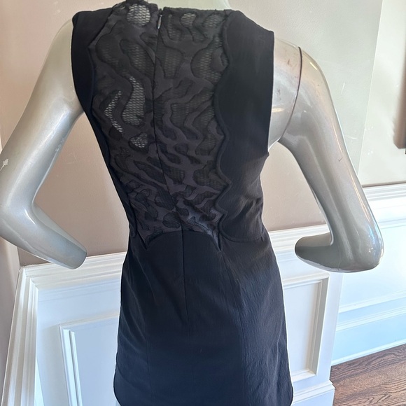 NWT Zac Zac Posen Embordered Scallion Insert Little Black Dress Sz 6 Sleeveless - Picture 4 of 6